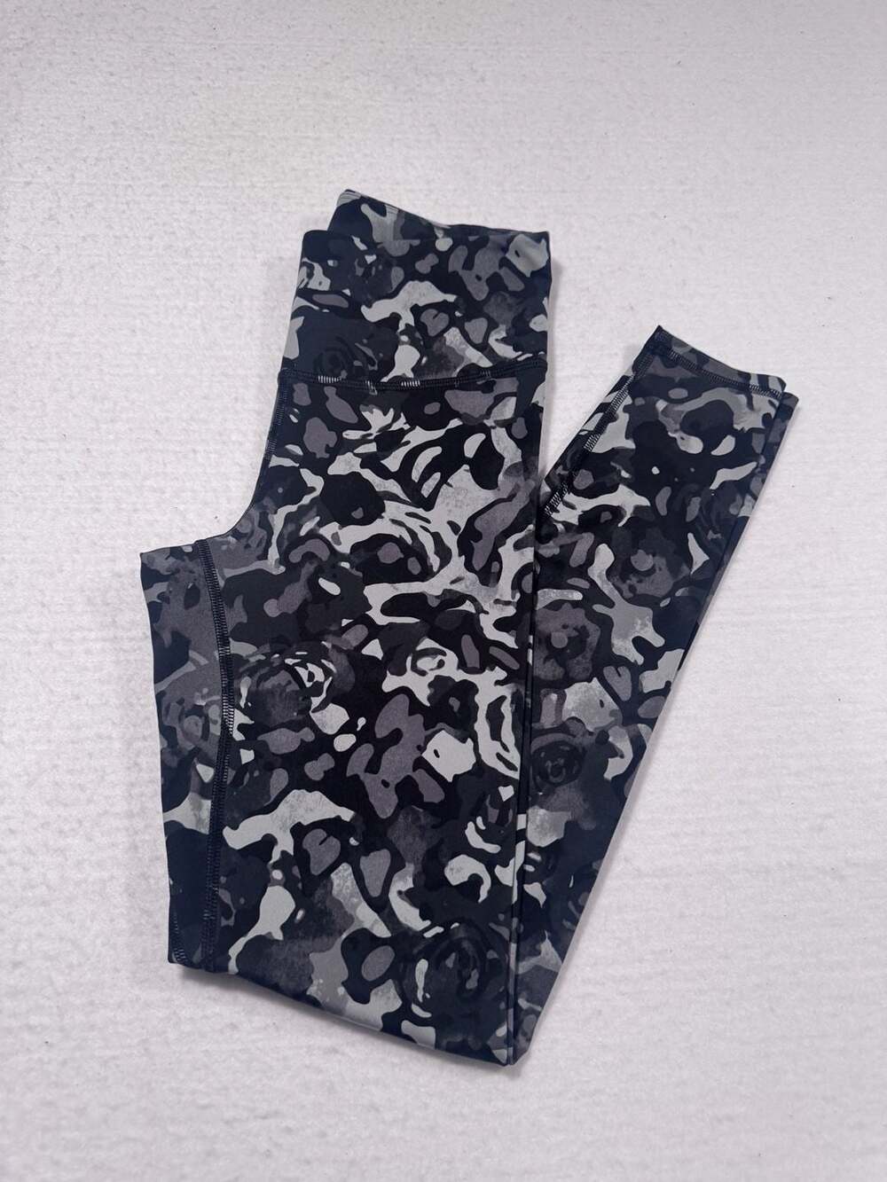 Under Armour Motion Printed Leggings Size M Black Camo